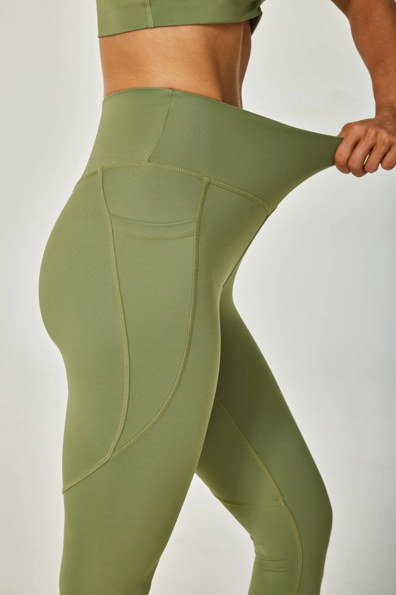 Airflow High-waisted Leggings with Pockets - Light Green