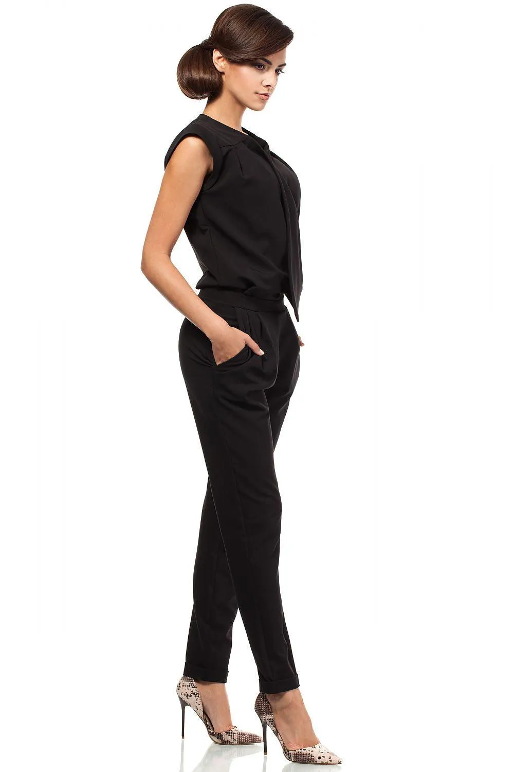 Chic Tapered Hem Jumpsuit with Elegant Envelope Design