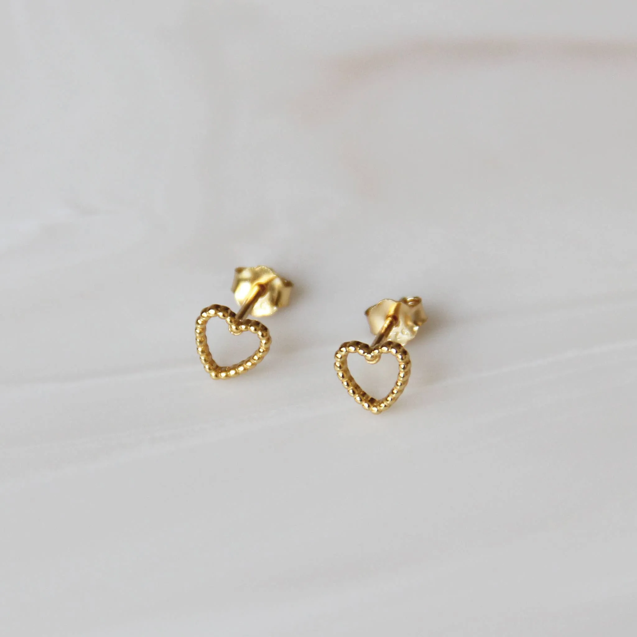 MAIVE - Tiny Beaded Open Heart Studs: Gold