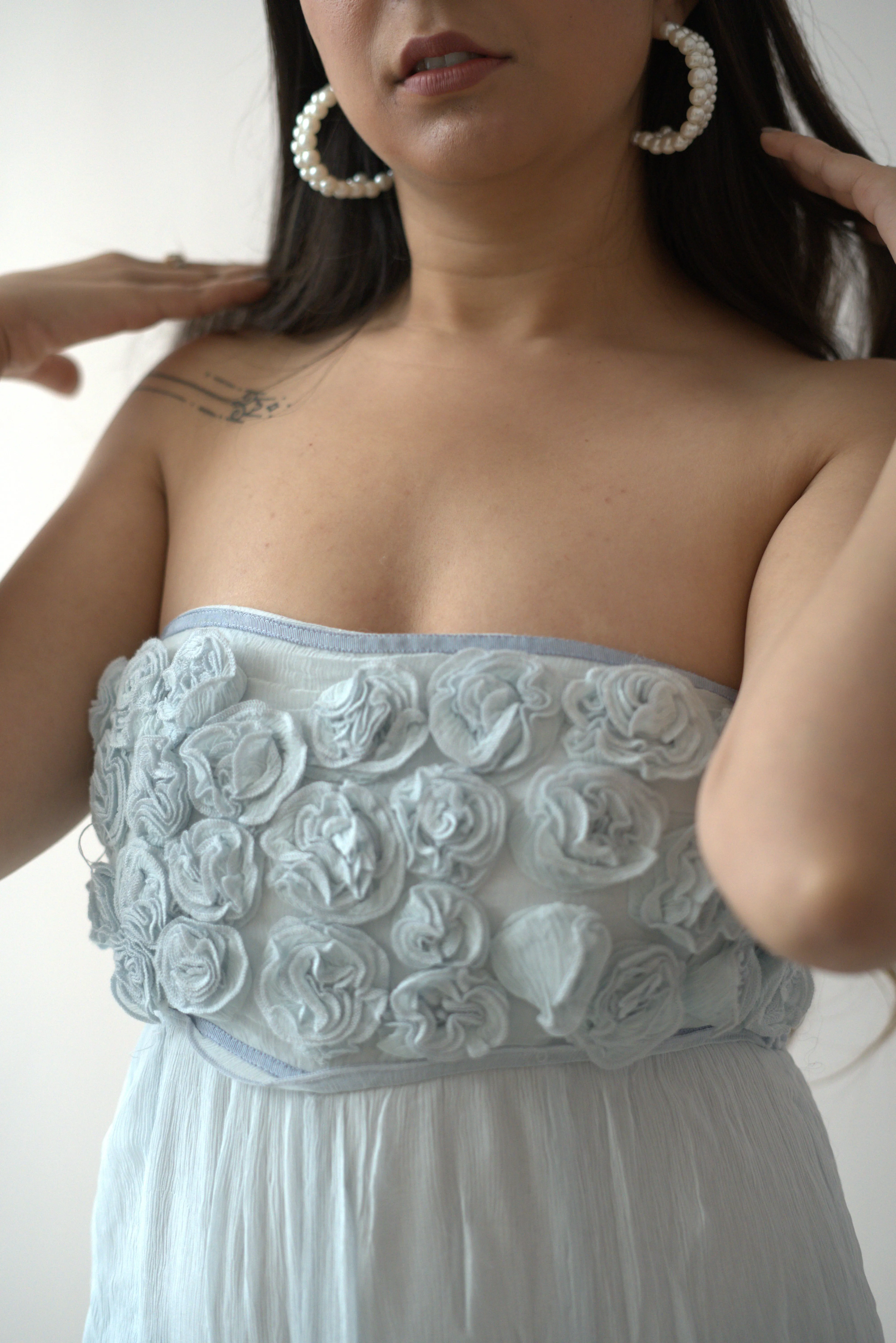 Off shoulder rose