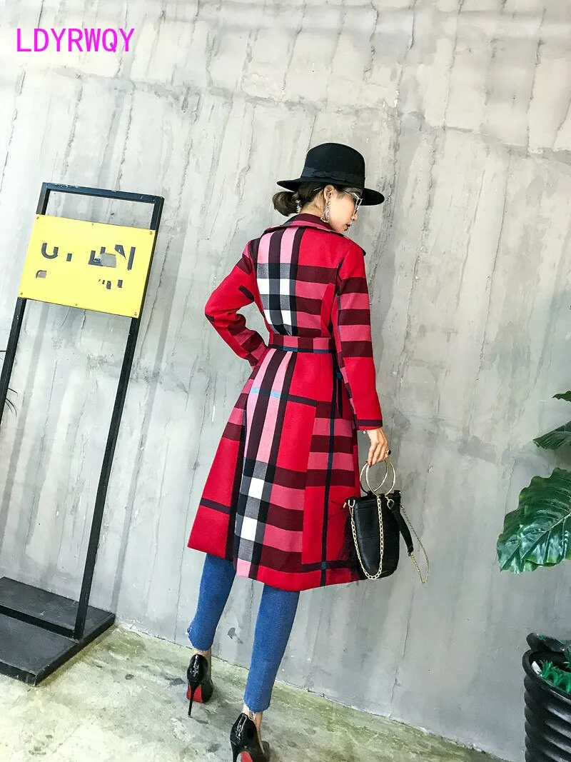 Thickened autumn and winter new women&#39;s lapels in the long simple color matching retro plaid coat temperament windbreaker