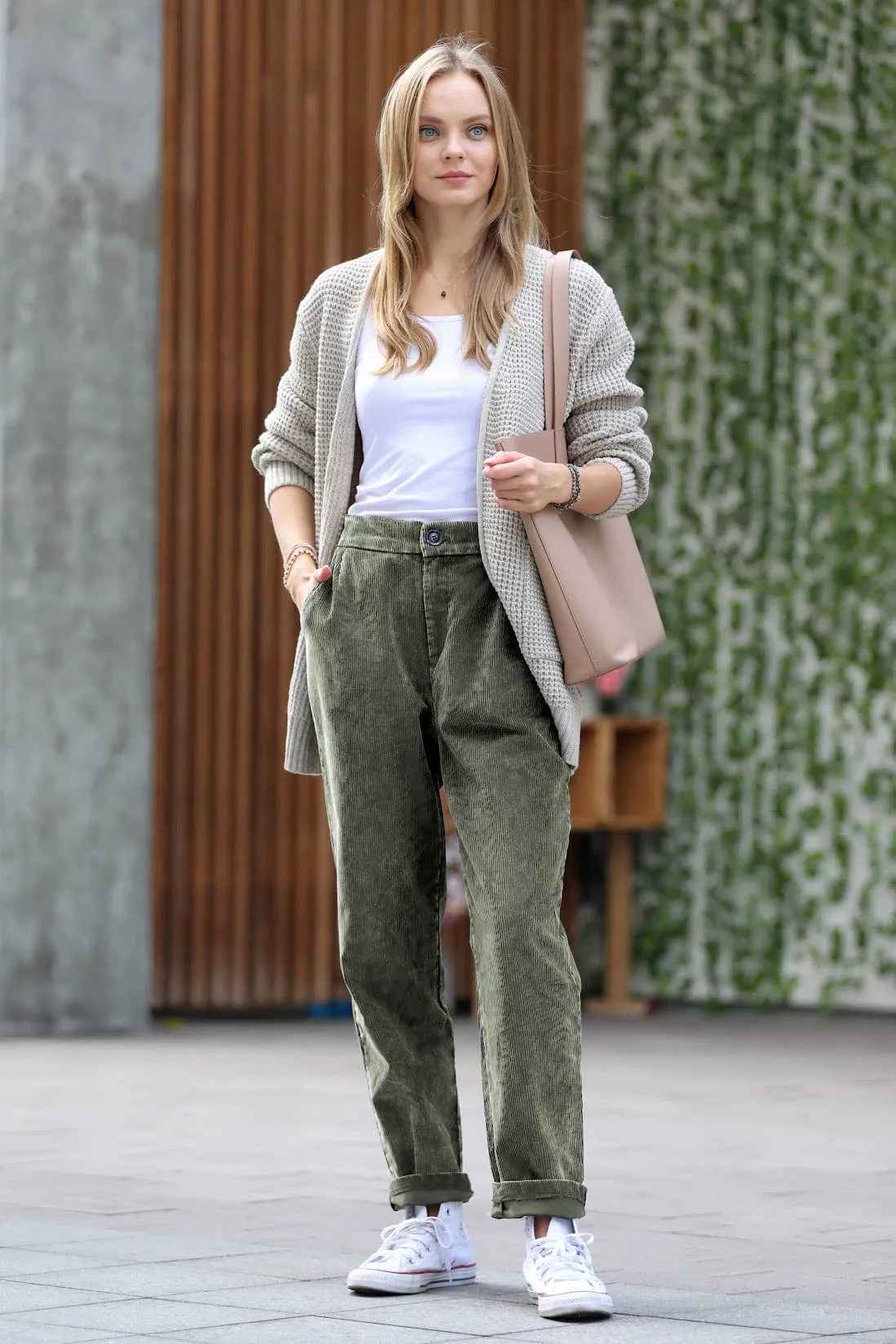 WASHED CORDUROY PLEATED PANTS